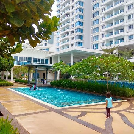 Putra 1 Pool Homestay Bandar Seri Putra Kampong Sungai Buah 外观 照片