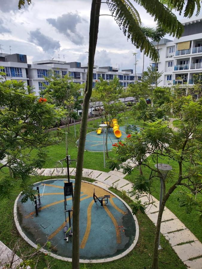 Putra 1 Pool Homestay Bandar Seri Putra Kampong Sungai Buah 外观 照片