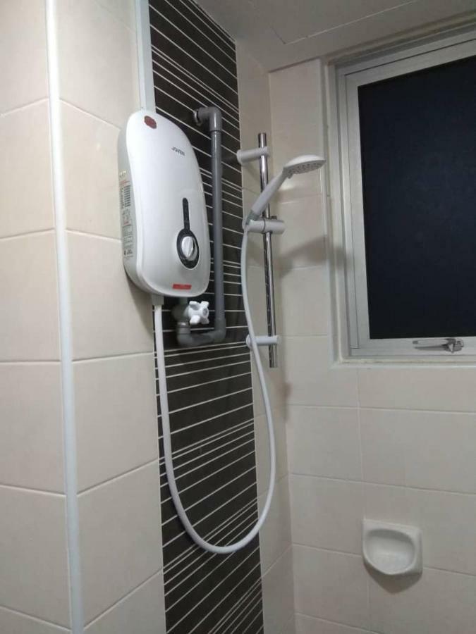 Putra 1 Pool Homestay Bandar Seri Putra Kampong Sungai Buah 外观 照片